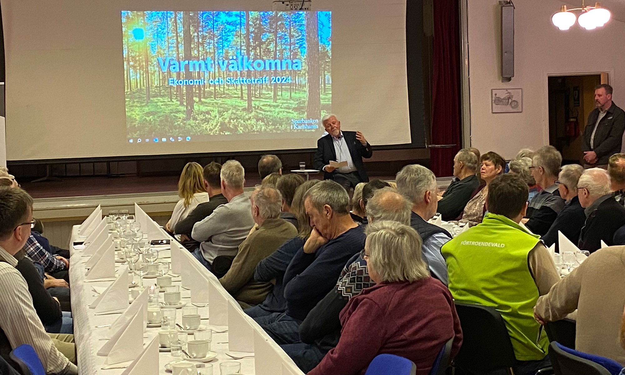 Rune Andersson föreläser i Kyrkhult.